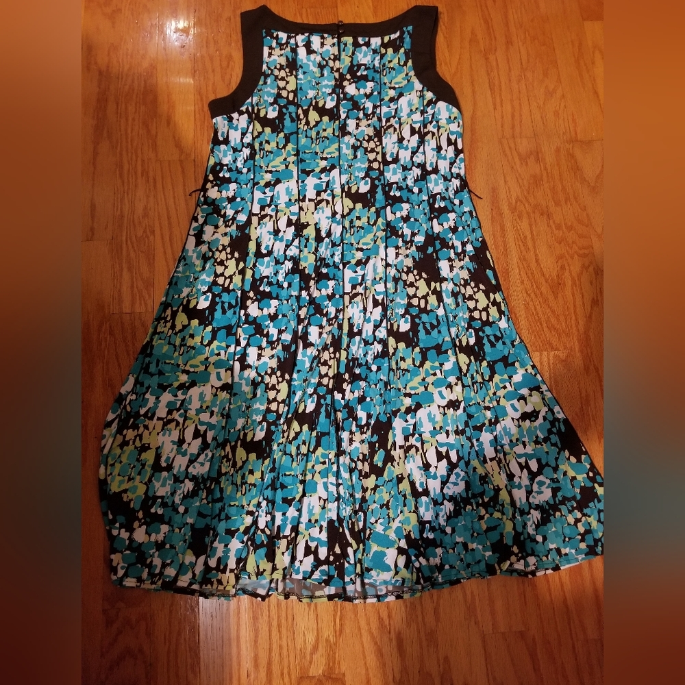 Dress - Picture 2 of 4